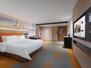 Postel nebo postele na pokoji v ubytování Hampton by Hilton Dongguan Fenggang