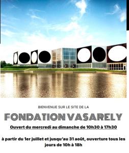 un volantino con un edificio sullo sfondo di T2 tout confort climatisé de Lilou ad Aix en Provence