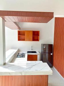 Η κουζίνα ή μικρή κουζίνα στο MADE BATU VILLA ungasan