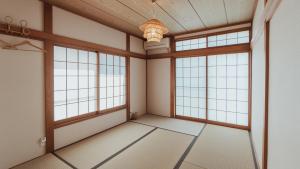 Afbeelding uit fotogalerij van 絶景田園と風を感じる癒しの一棟貸しSawah東浪見 in Ichinomiya