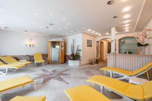 Khu vực ghế ngồi tại keyone rooms Finkenberg