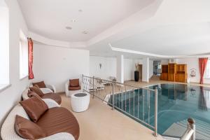 Hồ bơi trong/gần keyone rooms Finkenberg