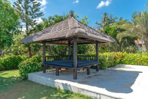 a wooden gazebo with a straw roof at Villa Sali: luxury beach villa with staff! in Bubunan +52 photos