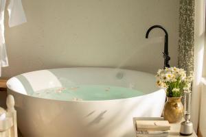 Dali Blue House Sea View B&B的一间浴室