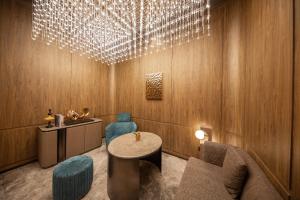 Ruang duduk di Crystal Hotel Shanghai Lujiazui Oriental Pearl Tower