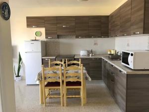 Η κουζίνα ή μικρή κουζίνα στο Seaview Haven ocean view apartment