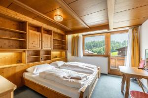 a bedroom with a bed in a room with a window at keyone rooms Finkenberg in Finkenberg