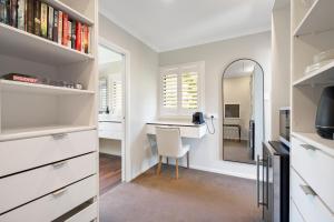 a bathroom with a desk and a mirror at Kaitahi Lodge in Palmerston North