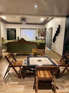 VG09 with huge Pool and bathtub的休息区