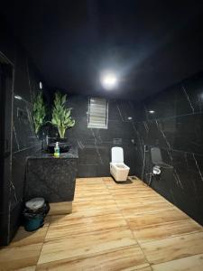VG09 with huge Pool and bathtub的一间浴室