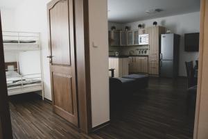 Kuchyň nebo kuchyňský kout v ubytování Apartmán Pasohlávky - rodinný komfort se dvěma ložnicemi a kuchyní
