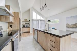 a kitchen with a sink and a large window at Chalet Beaulieu - Spa - Piscine - Sauna - Billard in Pont-Rouge