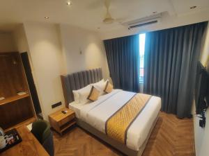 Postel nebo postele na pokoji v ubytování Lilium Hotels Talegaon