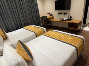 Postel nebo postele na pokoji v ubytování Lilium Hotels Talegaon