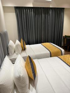 Postel nebo postele na pokoji v ubytování Lilium Hotels Talegaon