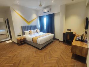 Postel nebo postele na pokoji v ubytování Lilium Hotels Talegaon