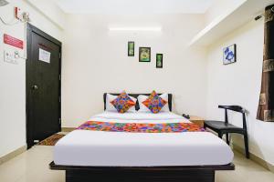 Katil atau katil-katil dalam bilik di FabHotel Komfort Inn - Nr Twin Tower