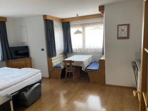 Postel nebo postele na pokoji v ubytování Apartments Nadia