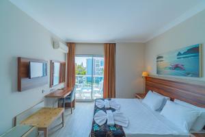 Ένα ή περισσότερα κρεβάτια σε δωμάτιο στο Mysea Hotels Alara +85 φωτογραφίες