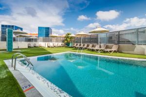 Piscina a Occidental Murcia Agalia o a prop