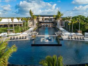 Басейн в Conrad Tulum Riviera Maya або поблизу