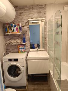 Ένα μπάνιο στο Charmant appartement proche de la ville et du bord de Mer