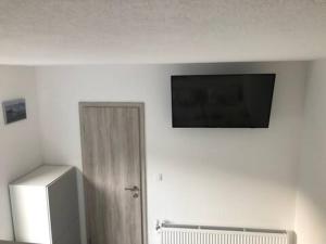 TV a/nebo společenská místnost v ubytování Jack's Apartments