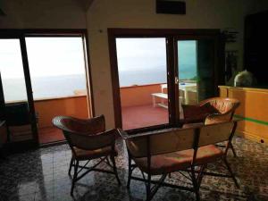 Χώρος καθιστικού στο Terrace with a breathtaking view in Cala Piccola