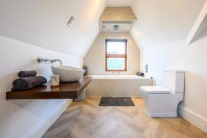 Posezení v ubytování 2 bed with terrace - Llandaff Lofts by Tŷ SA