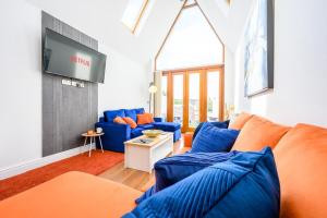 Posezení v ubytování 2 bed with terrace - Llandaff Lofts by Tŷ SA + 18 fotografií