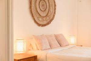 Posteľ alebo postele v izbe v ubytovaní Holiday apartment with private terrace, just 10 minutes by car from Elviria Beach, Marbella