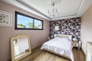 Ένα ή περισσότερα κρεβάτια σε δωμάτιο στο Villa Ona Blava - Piscine privée
