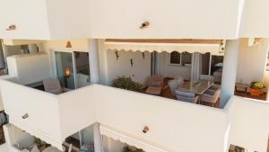 Balkón alebo terasa v ubytovaní Holiday apartment with private terrace, just 10 minutes by car from Elviria Beach, Marbella