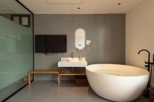 Dali Blue House Sea View B&B的一间浴室
