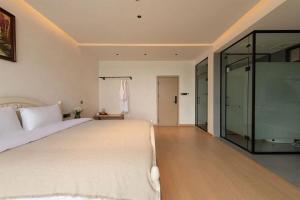 Dali Blue House Sea View B&B客房内的一张或多张床位
