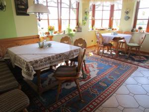ห้องอาหารหรือที่รับประทานอาหารของ Haus Sundl - Privatzimmer