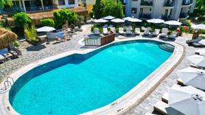 Bazén v ubytování Ata Lagoon Beach Hotel nebo v jeho okolí