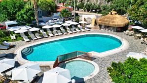 Bazén v ubytování Ata Lagoon Beach Hotel nebo v jeho okolí