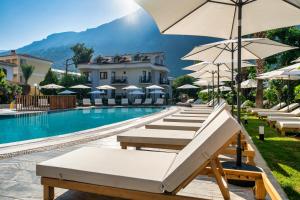 Bazén v ubytování Ata Lagoon Beach Hotel nebo v jeho okolí