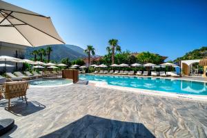 Bazén v ubytování Ata Lagoon Beach Hotel nebo v jeho okolí