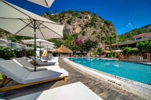 Bazén v ubytování Ata Lagoon Beach Hotel nebo v jeho okolí