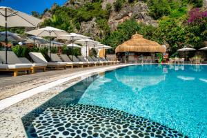 Bazén v ubytování Ata Lagoon Beach Hotel nebo v jeho okolí