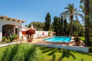 The swimming pool at or close to Villa La Martina