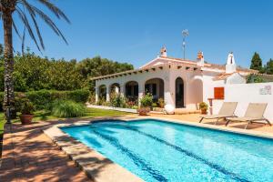 The swimming pool at or close to Villa La Martina