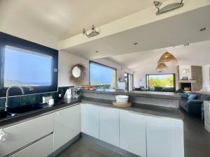 Dapur atau dapur kecil di Villa d'exception à Tizzano