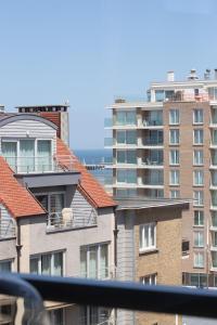 vistas a algunos edificios de una ciudad en Gauguin F 0602, en Nieuwpoort