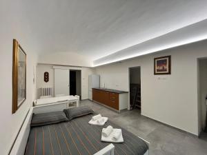 Rúm í herbergi á Suite San Domenico - Host by Traveller's Nest