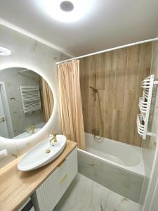 Ένα μπάνιο στο Apartament Beaufort z ogródkiem +4 φωτογραφίες