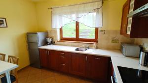 a kitchen with a sink and a window at Domek Wichrowy groń in Korbielów