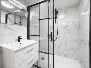Fotografie z fotogalerie ubytování Charming 2-room apartment in Cannes v Cannes